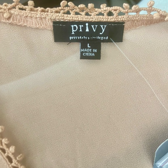 Privy Ruffle Sleeve Top - Picture 7 of 8